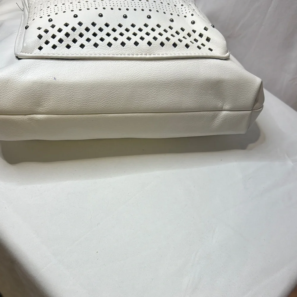 Simply Vera lWhite Perforated Shoulder Bag